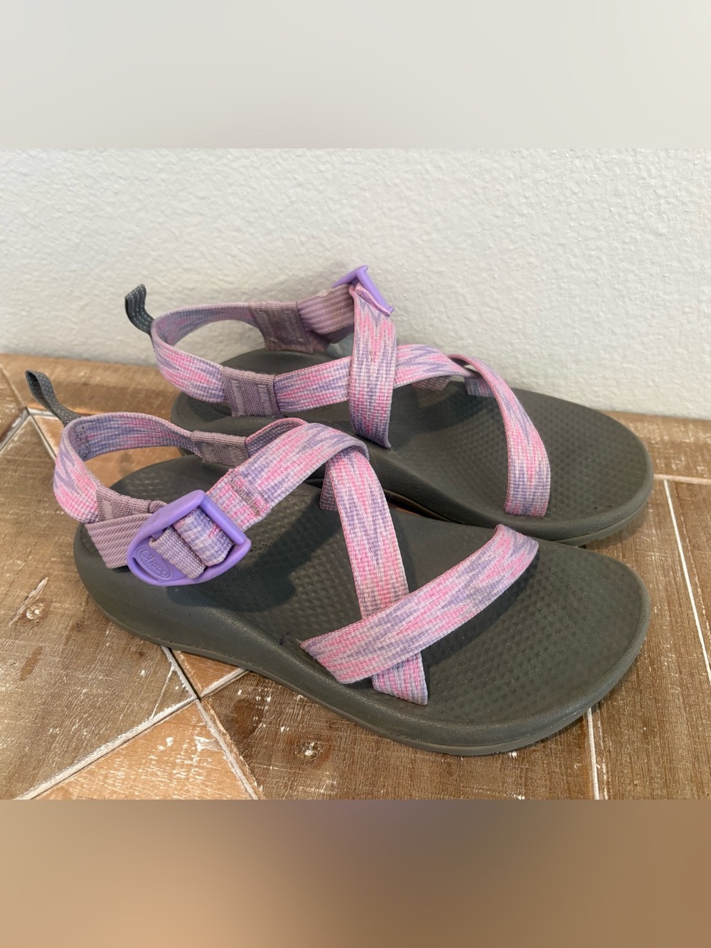 Chacos Youth Kids Girls Purple Pink Gray Strappy Hiking Outdoor Sandals Size 4